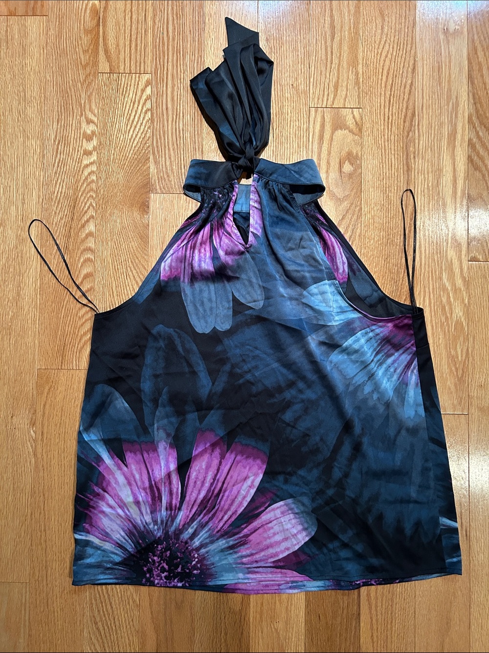 INC International Concepts women’s Sleeveless Halter Neck Floral camisole - Picture 4 of 5